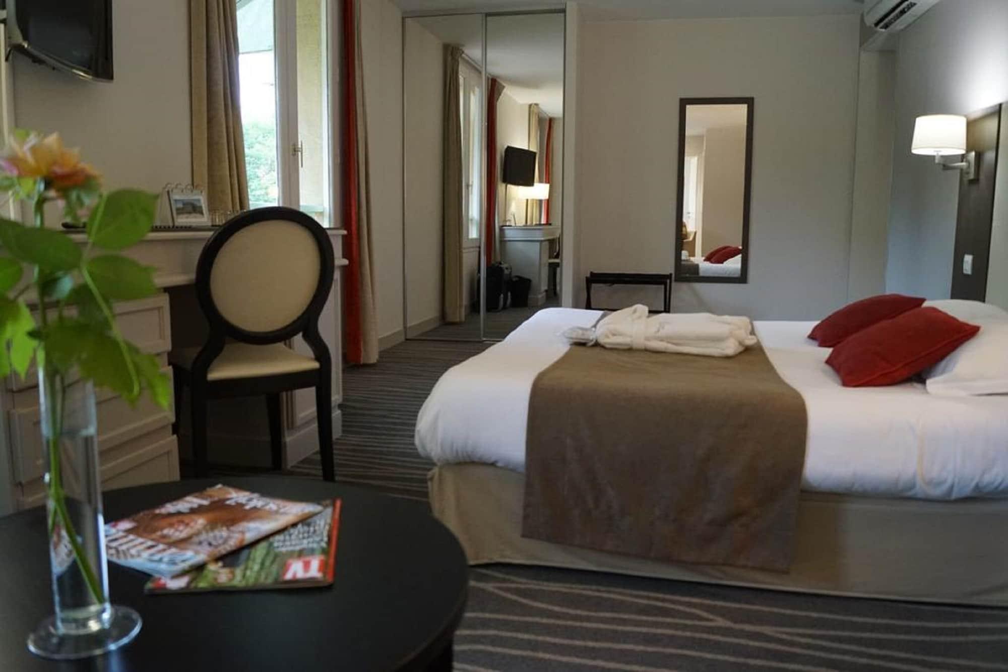 Logis Hotels- Hotel Et Restaurant Domaine De Fompeyre Bazas Eksteriør bilde